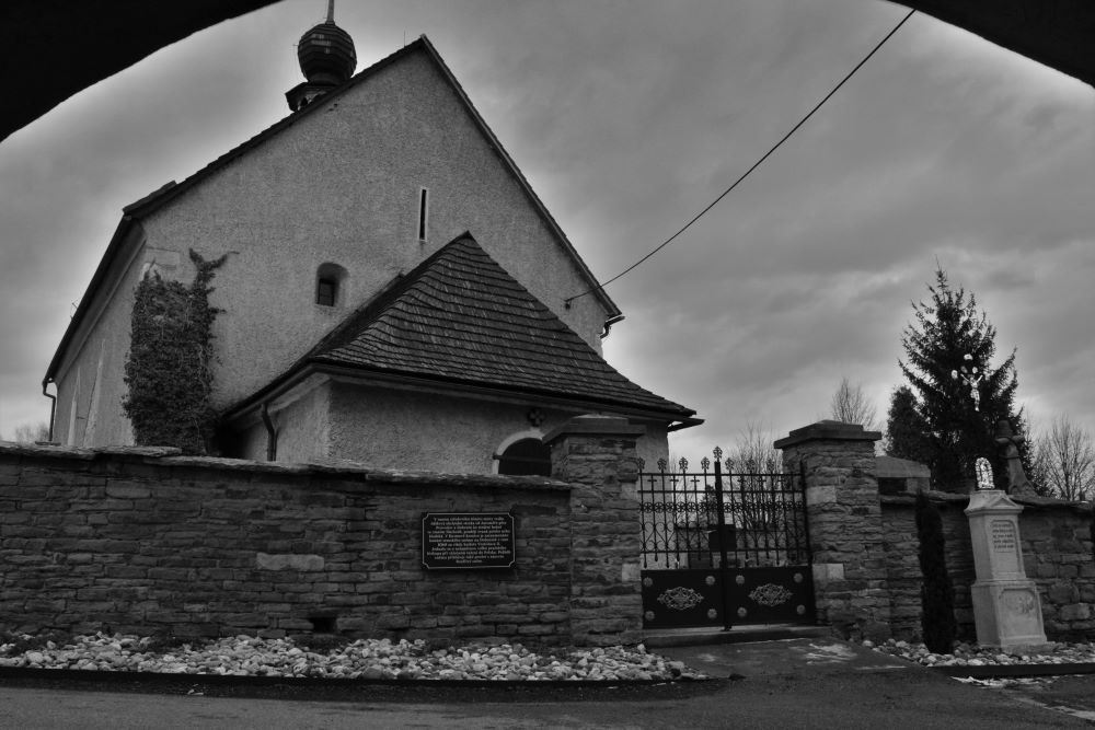 kostel v Dobeníně