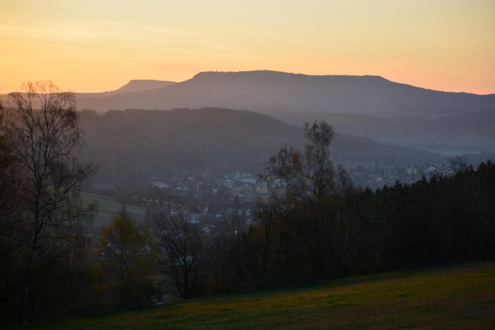 pohled na Hronovsko při svítání