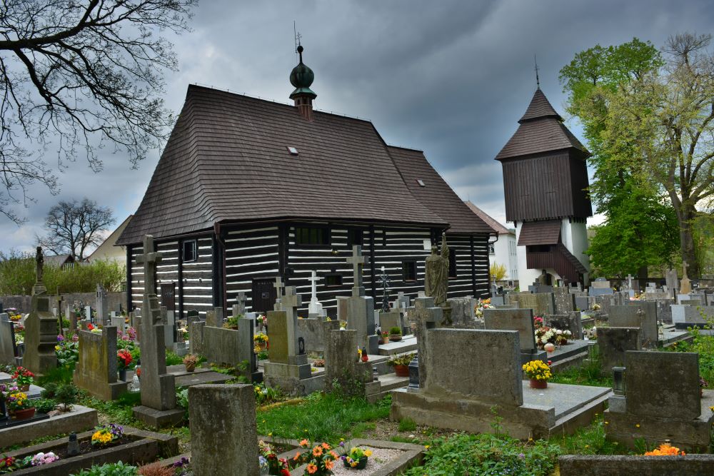 kostel ve Slavoňově