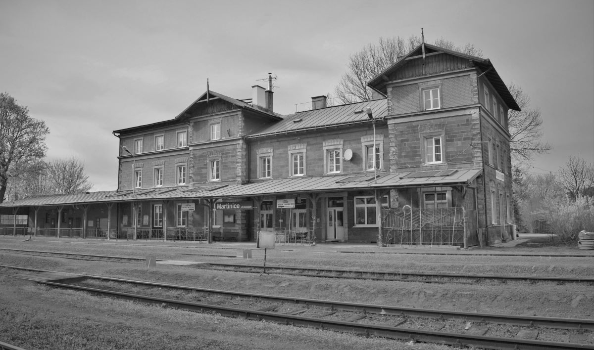 železniční stanice v Martinicích v Krkonoších