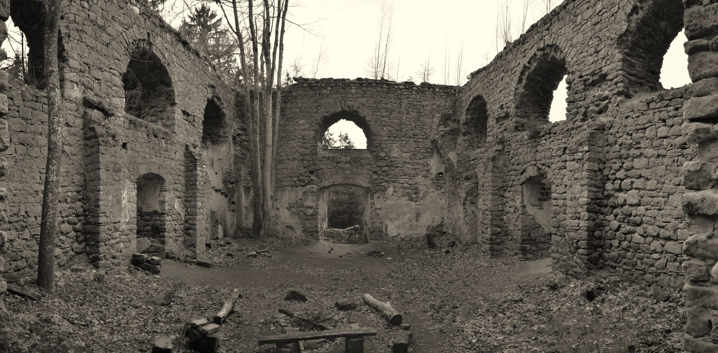 zřícenina kostela Panny Marie